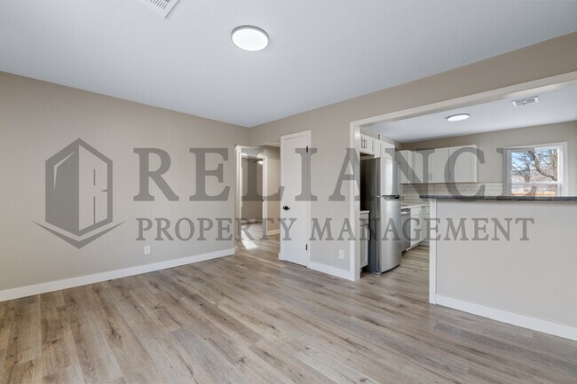 Building Photo - 1631 S Fern St