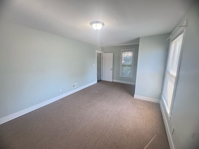 Building Photo - Charming Two-Bedroom Home Awaits!
