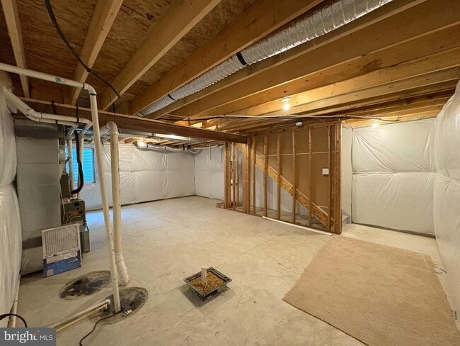 Building Photo - 27003 Greenleaf Dr