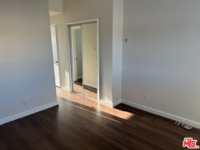 Building Photo - 2424 Ocean Park Blvd