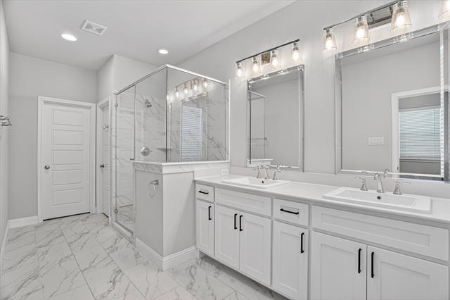 Building Photo - 6330 Oakbend Cir