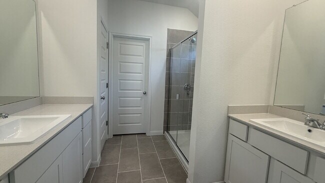 Building Photo - Beautiful, brand new four bedroom, two bathroom home for rent!