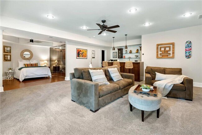 Building Photo - 582 St Charles Ave NE