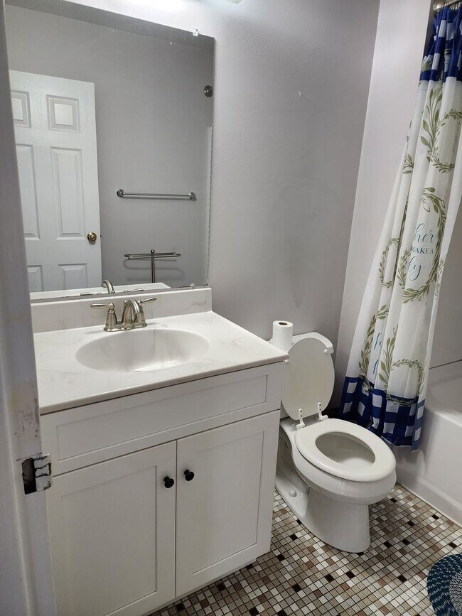 Building Photo - First Floor 1 Bedroom Condo in Manheim Tow...