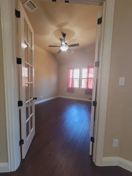 Building Photo - 10632 Helen Dr