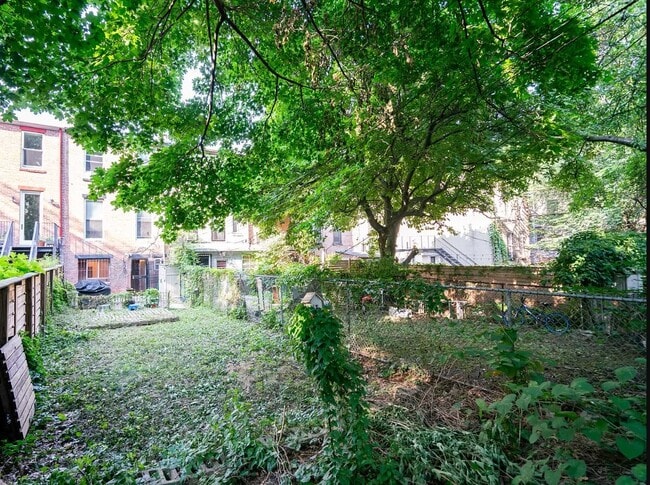 Building Photo - 572 Park Pl