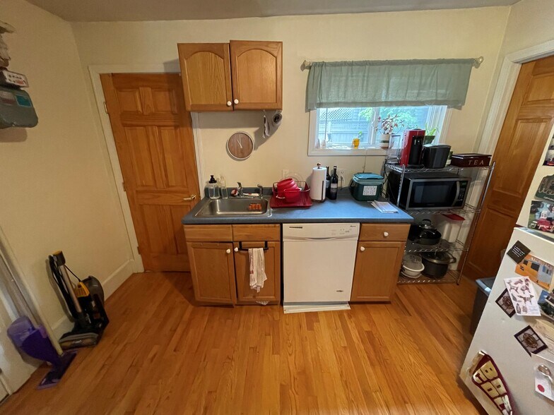 Building Photo - 17 Bay St