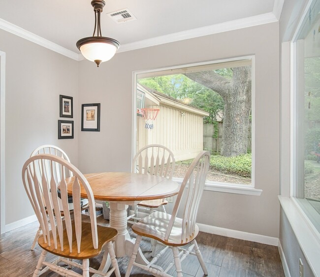 Building Photo - 614 Bendwood Dr