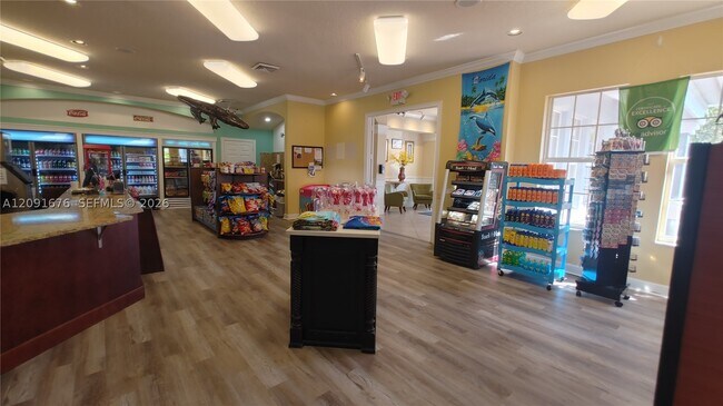 Building Photo - 8148 Sun Palm Dr