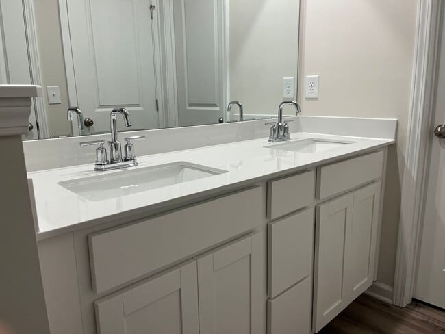 Building Photo - Brand New 3/3 Townhome Available Now!
