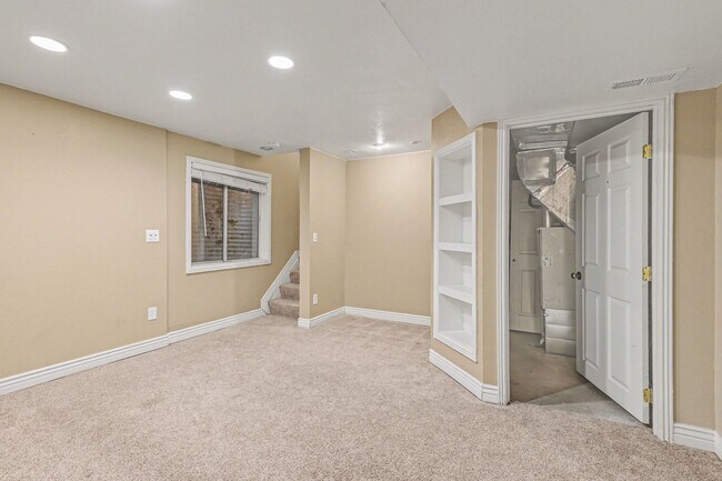 Building Photo - 2669 S Deframe Cir