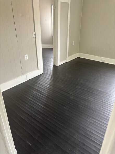 Building Photo - 1421 Long Ave