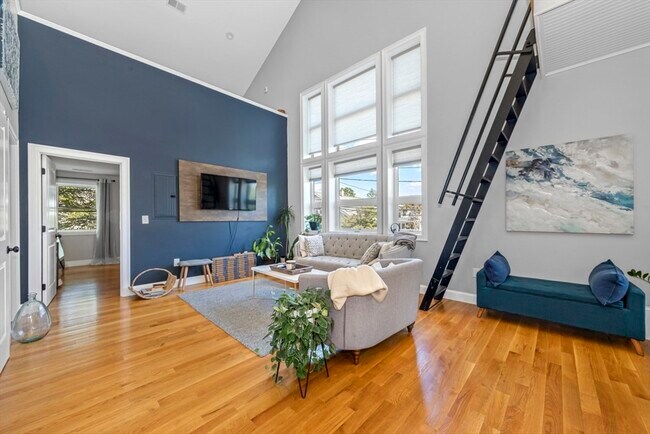 Building Photo - 60 Hermon St