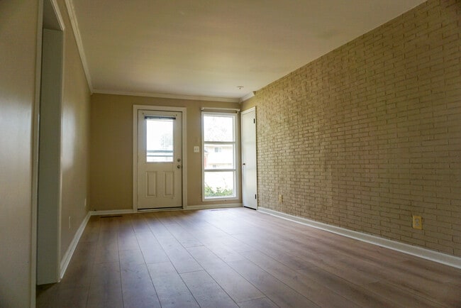 Building Photo - 2435 Ardmore Ave