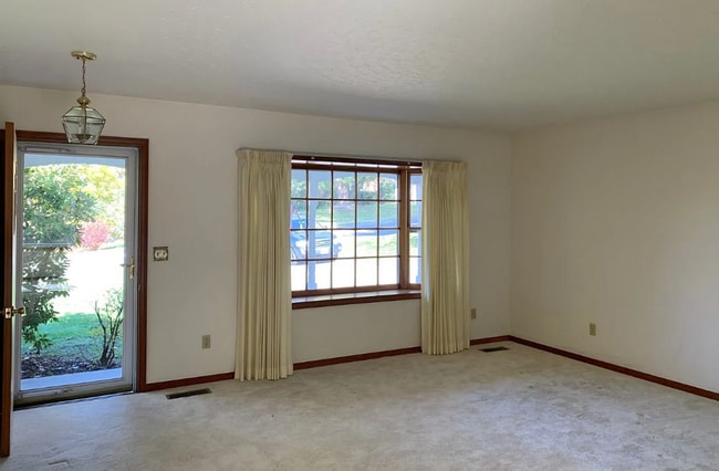 Building Photo - Charming 3 Bedroom 1.5 Bath Home