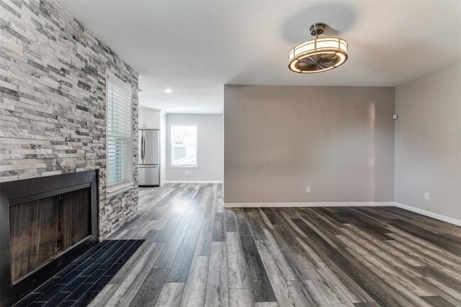 Building Photo - 606 Ridgeline Dr