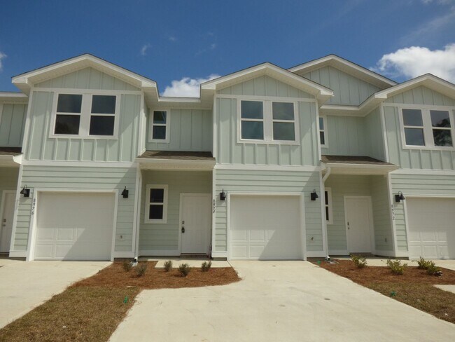 Primary Photo - Beautiful New Townhome in Admiral's Quarters