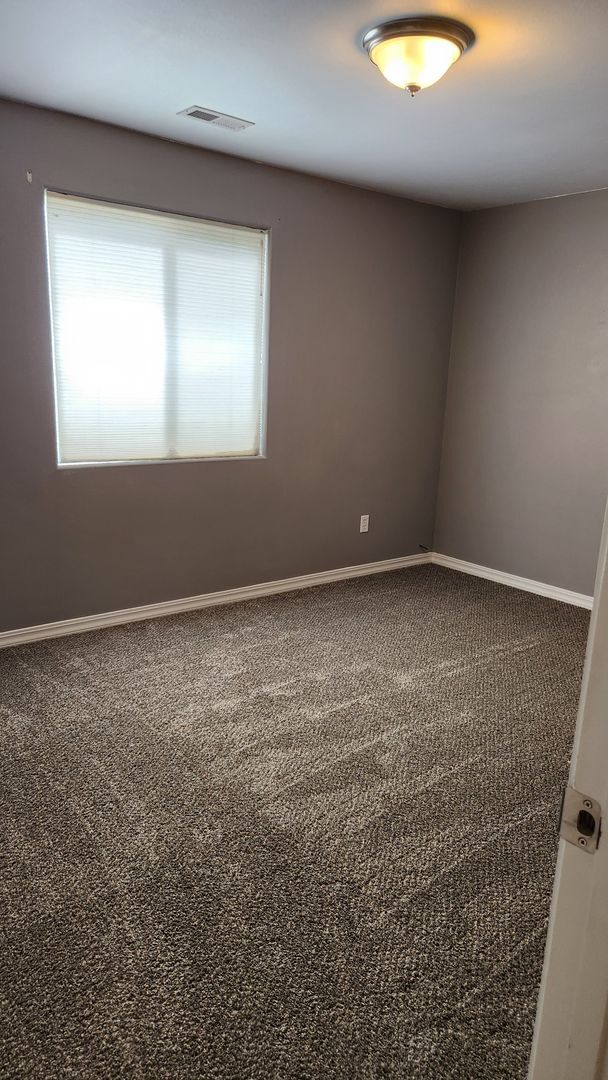 Building Photo - 3 bedroom 2.5 Bath house near Park Orchard...