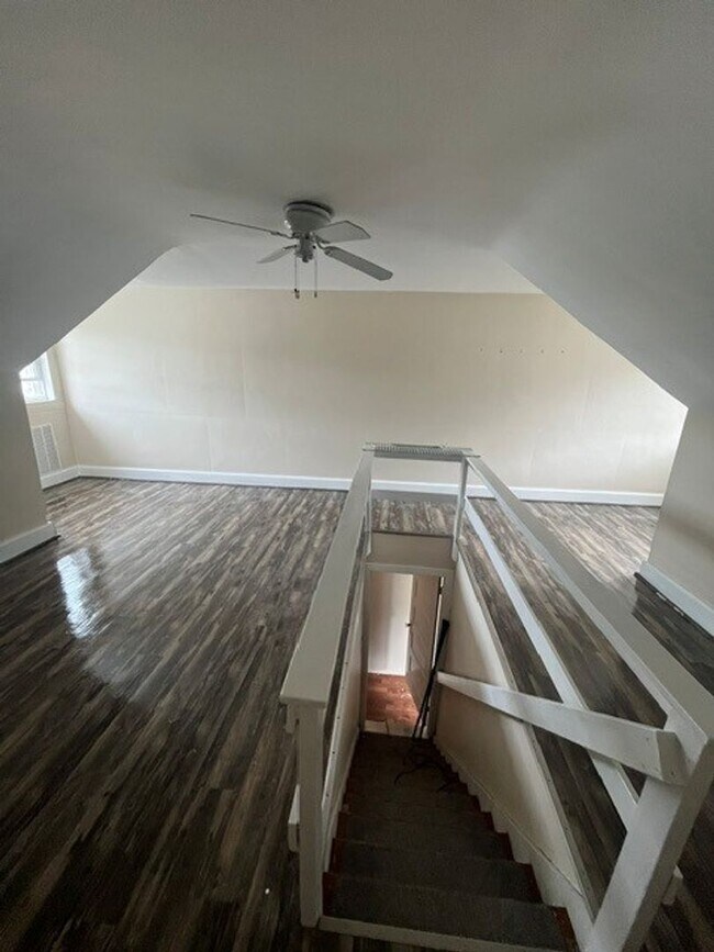 Building Photo - 3 bedroom 1 bathroom