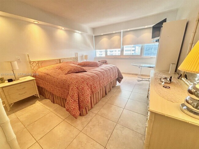 Building Photo - 2030 S Ocean Dr