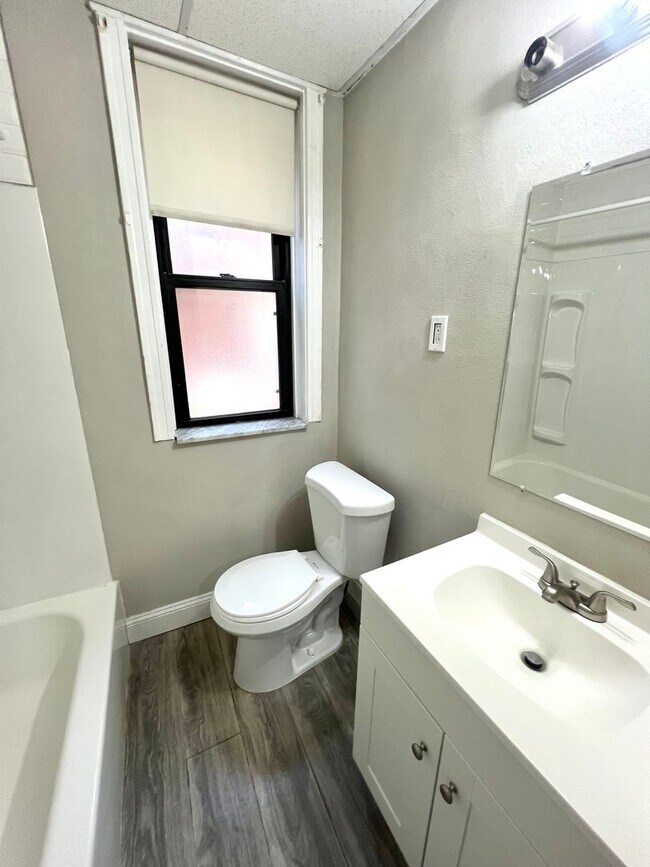 Building Photo - 4942 Tholozan Ave