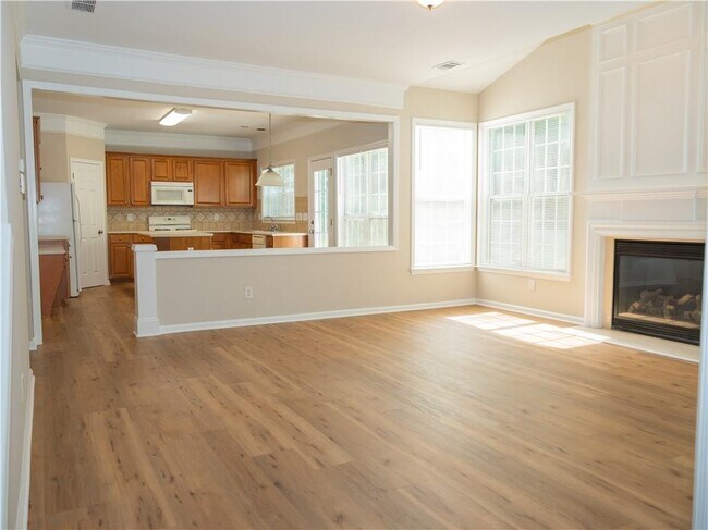 Building Photo - 663 Prada Ct NE