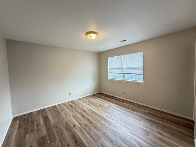 Building Photo - Last 2BR / 2BA unit - Community swimming pool