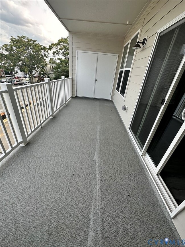 Building Photo - 1025 N Lombardy St