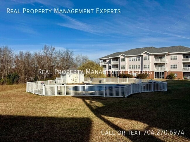 Building Photo - 8969 Meadow Vista Rd