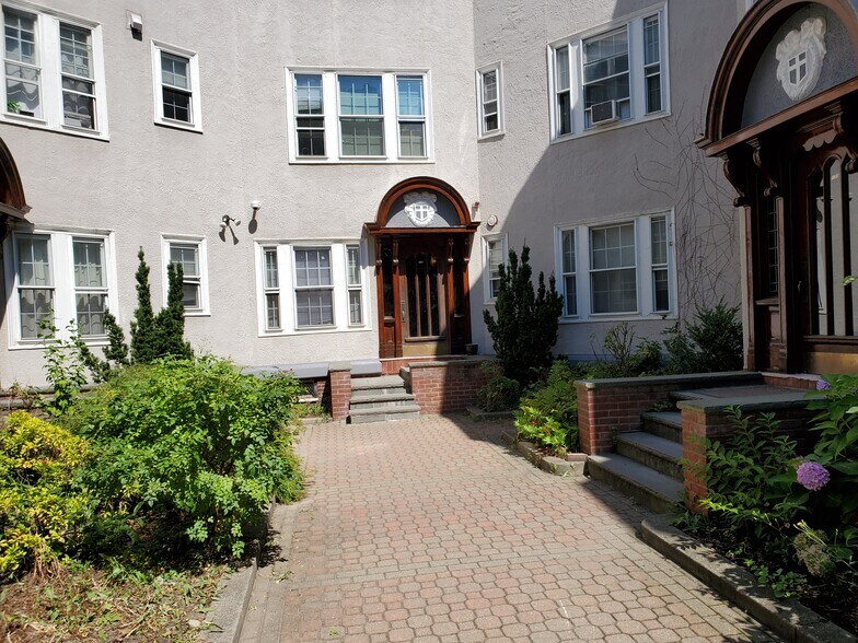 Building Photo - 154 Magazine St