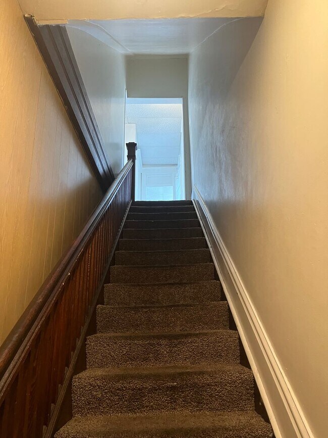 Building Photo - 415-417 W Washington St