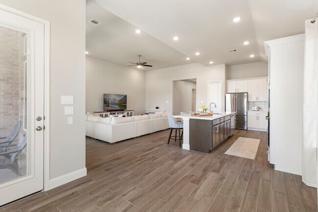 Building Photo - 16147 Sapphire Crst Dr