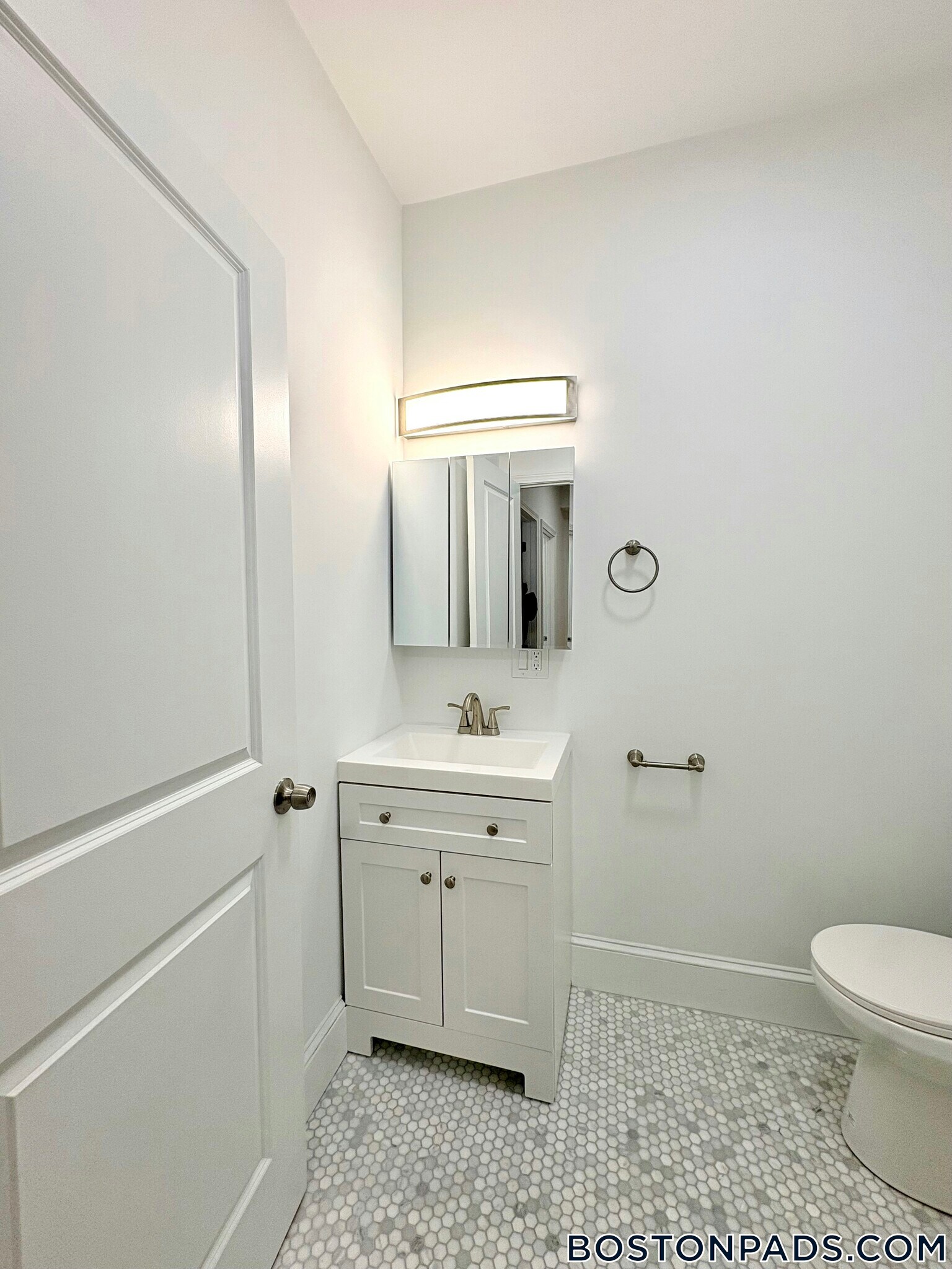 Building Photo - 95 Park Dr