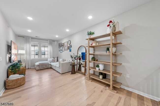 Building Photo - 105 Robeson St