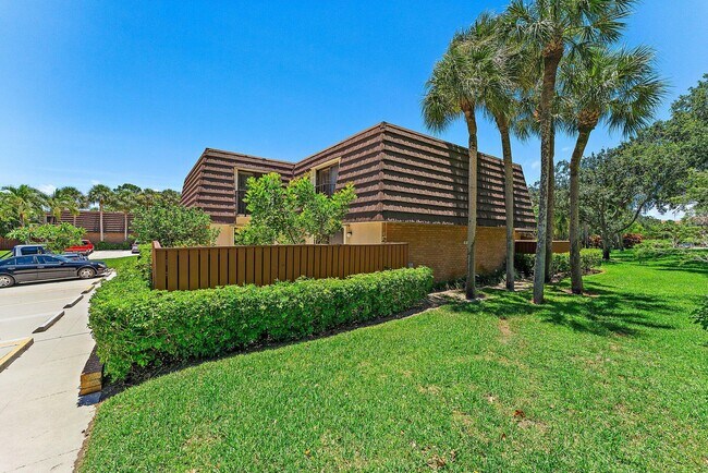 Building Photo - 1950 19th Ct