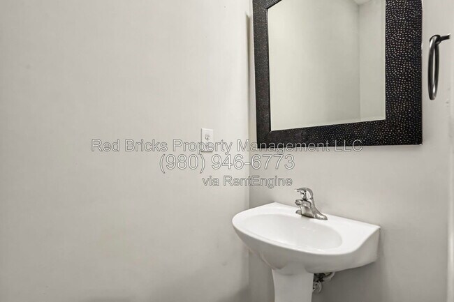 Building Photo - 4613 Tradd Cir