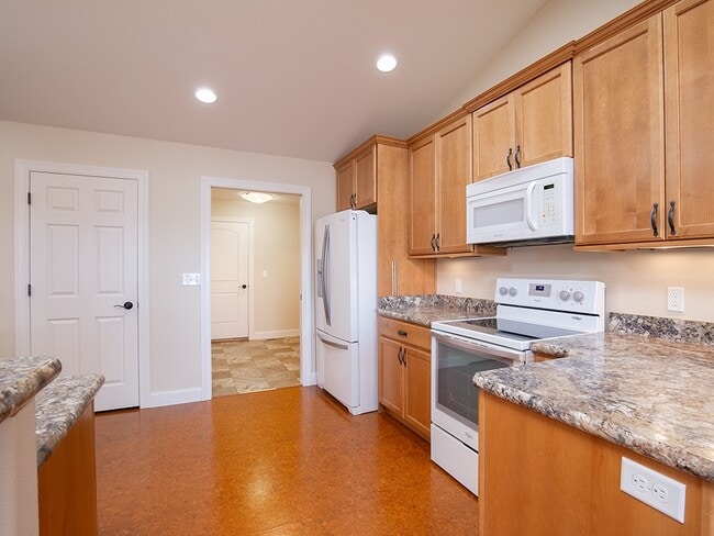 Building Photo - 1741 Golf Dr