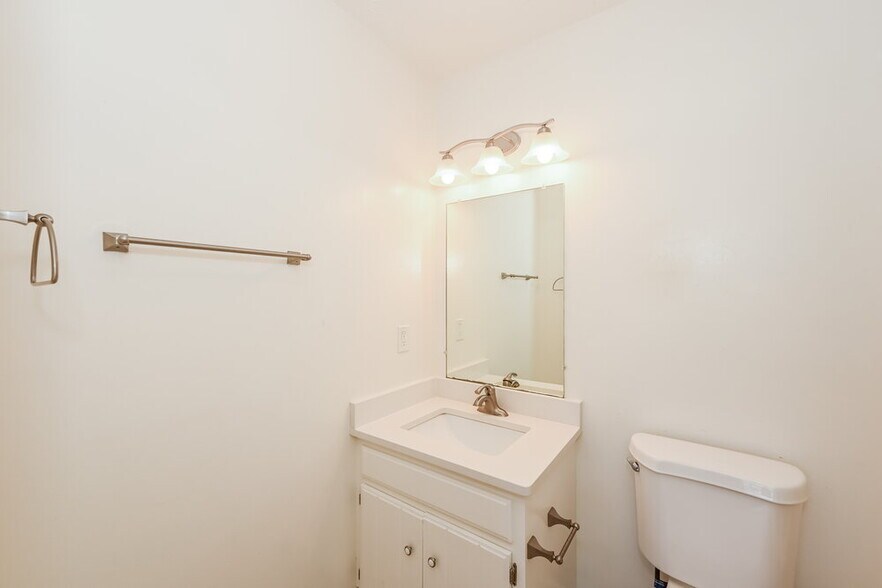Building Photo - 4936 Deerhaven Dr