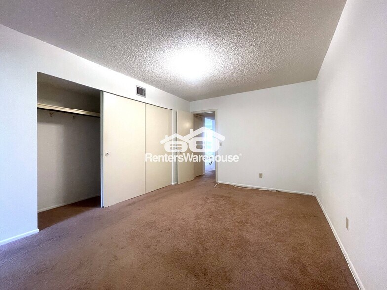 Building Photo - 2460 Persian Dr