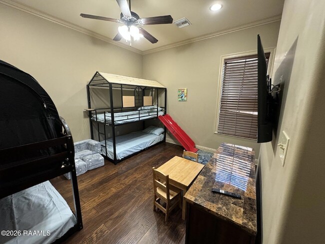 Building Photo - 330 Dunvegan Ct