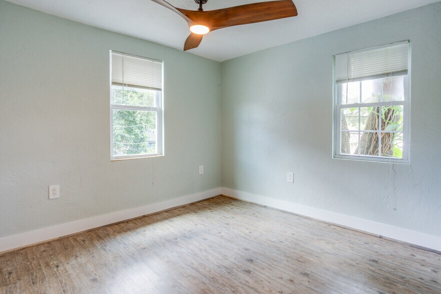 bedroom - 905 Plaza St