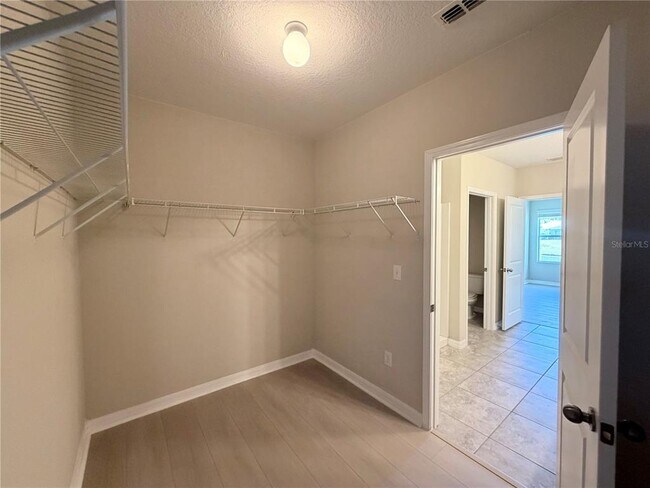 Building Photo - 10013 Crested Fringe Dr
