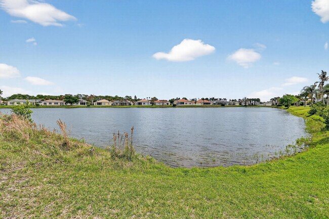 Building Photo - 425 SW Talquin Ln