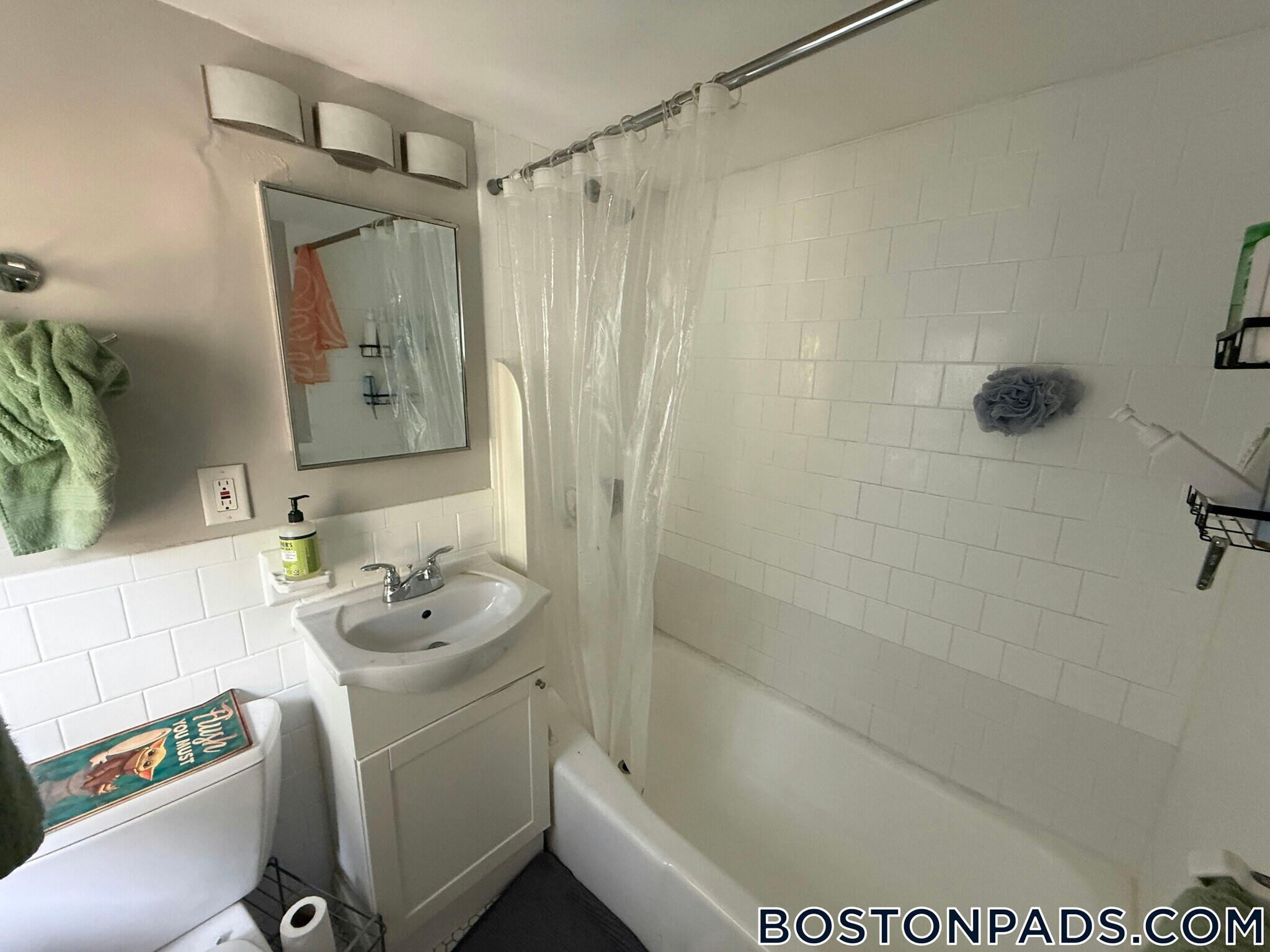 Building Photo - 10 Smith Ave