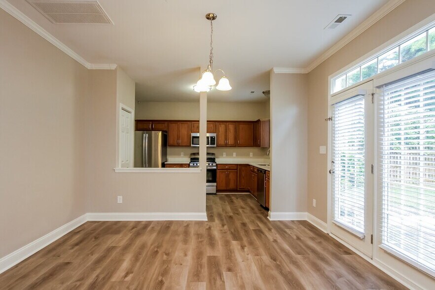 Building Photo - 1525 Bucklebury Ct