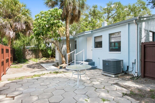 Building Photo - 517 41st Ave S