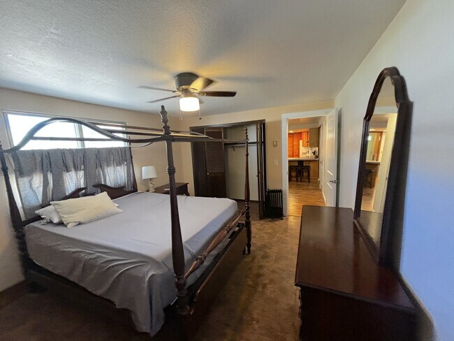 Building Photo - 580 W Abajo Dr