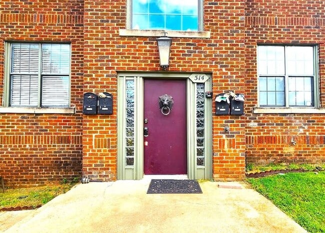 Primary Photo - 1 bed 1 bath in Paseo District
