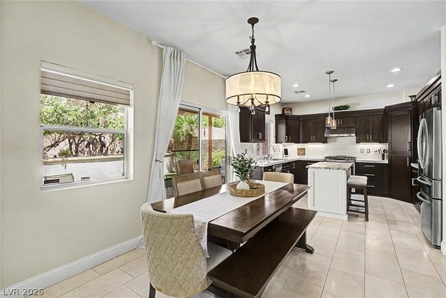 Building Photo - 2025 Shining Feather Ln