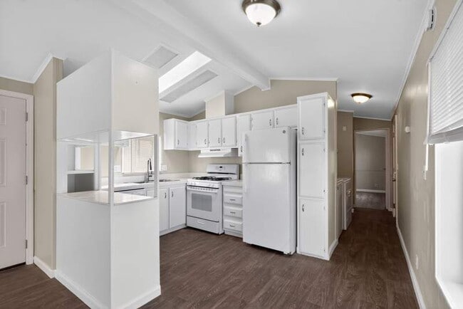 Building Photo - 157 1st Ave